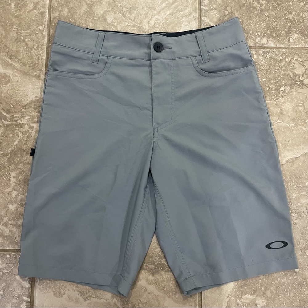 Oakley‎ Men’s Regular Fit color gray sz 28